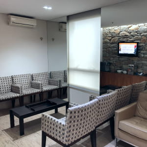 Sala de espera do consultório de Moema do Dr. David Bevilacqua